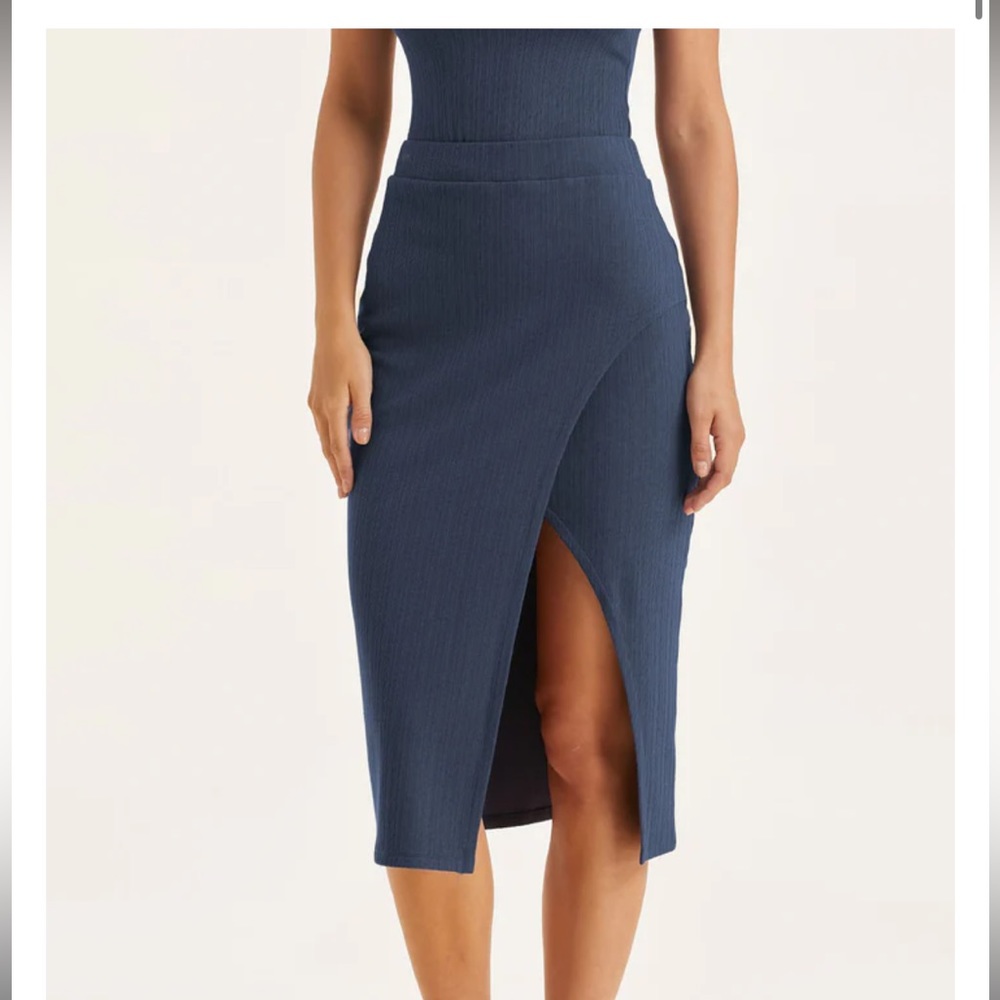 OGL Textured Brush-Back Split Midi Skirt